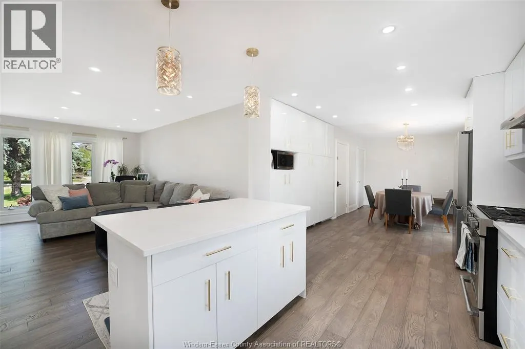 255 FORT ST