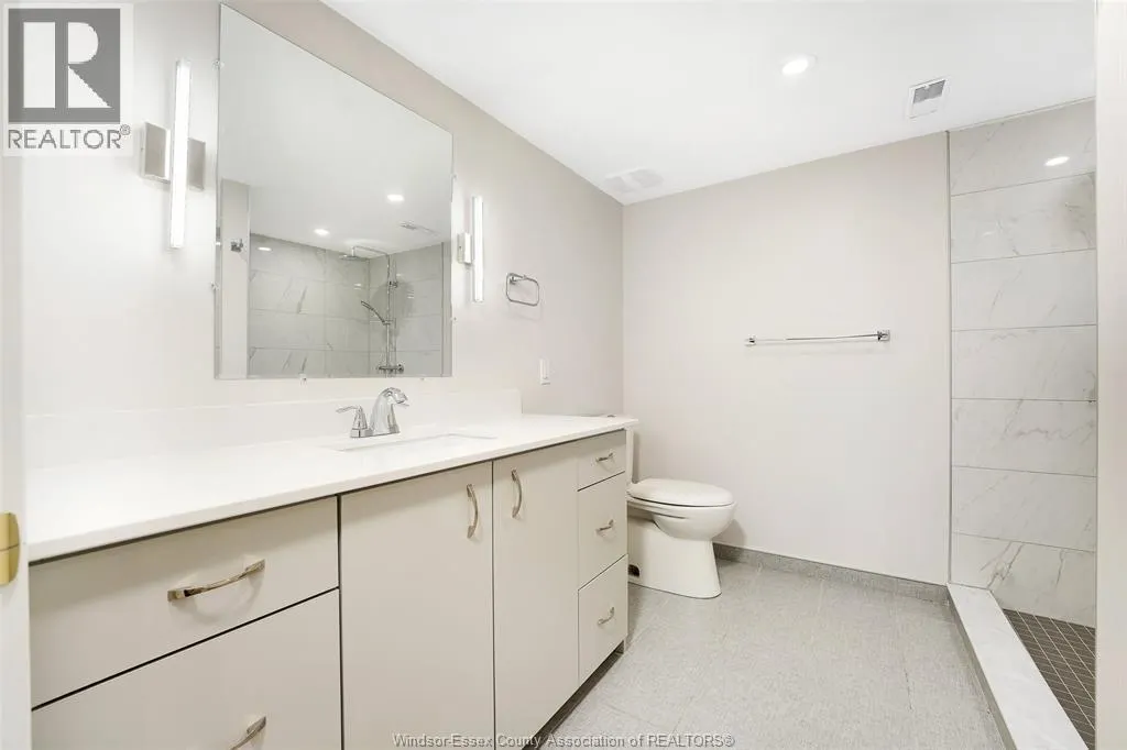 255 FORT ST