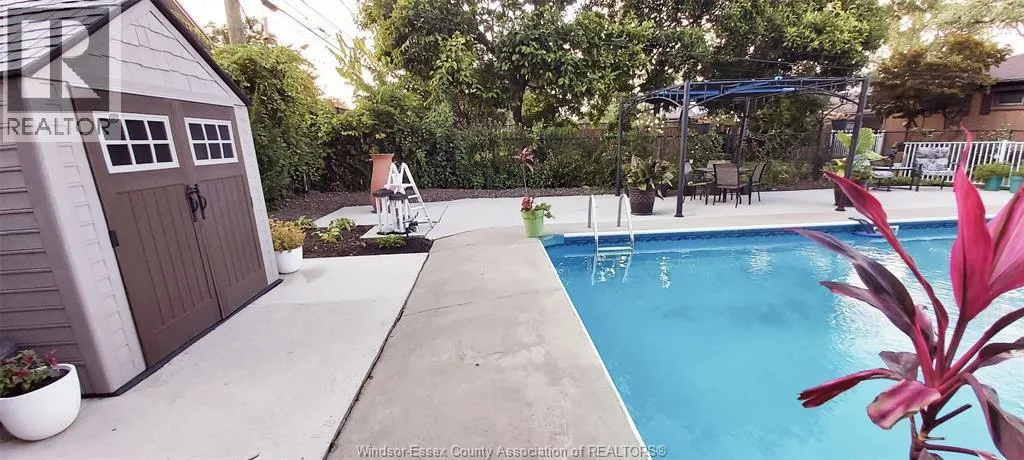 1047 ESDRAS AVENUE