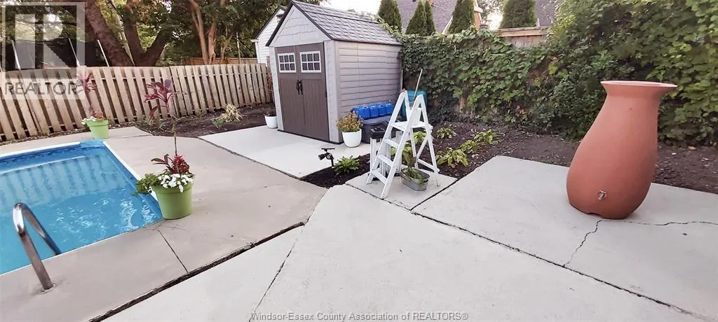 1047 ESDRAS AVENUE