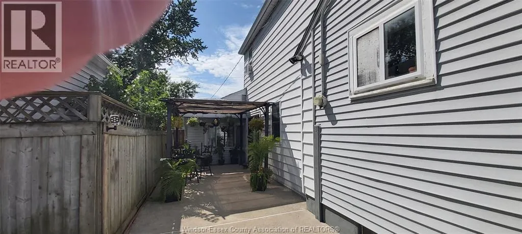 1047 ESDRAS AVENUE