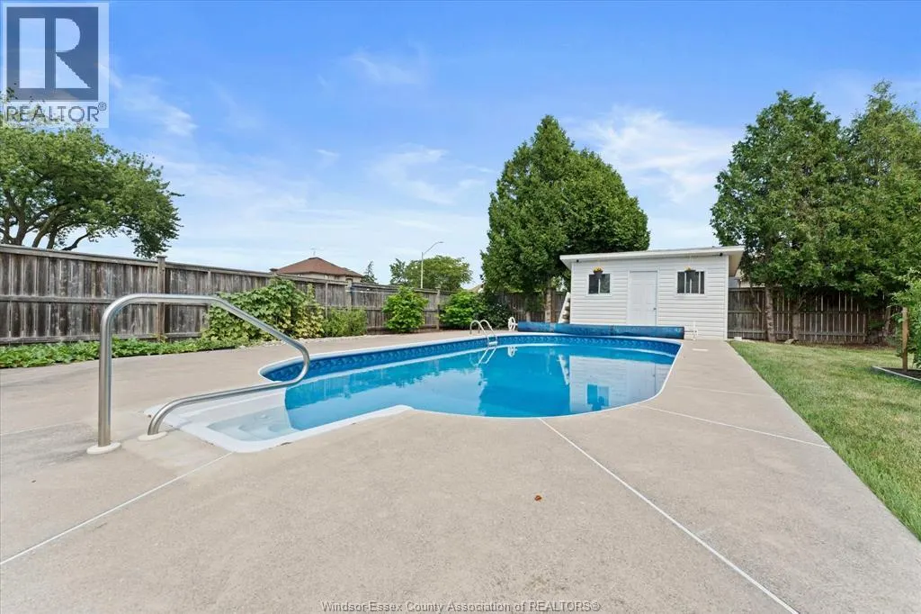 2402 St. Alphonse AVENUE