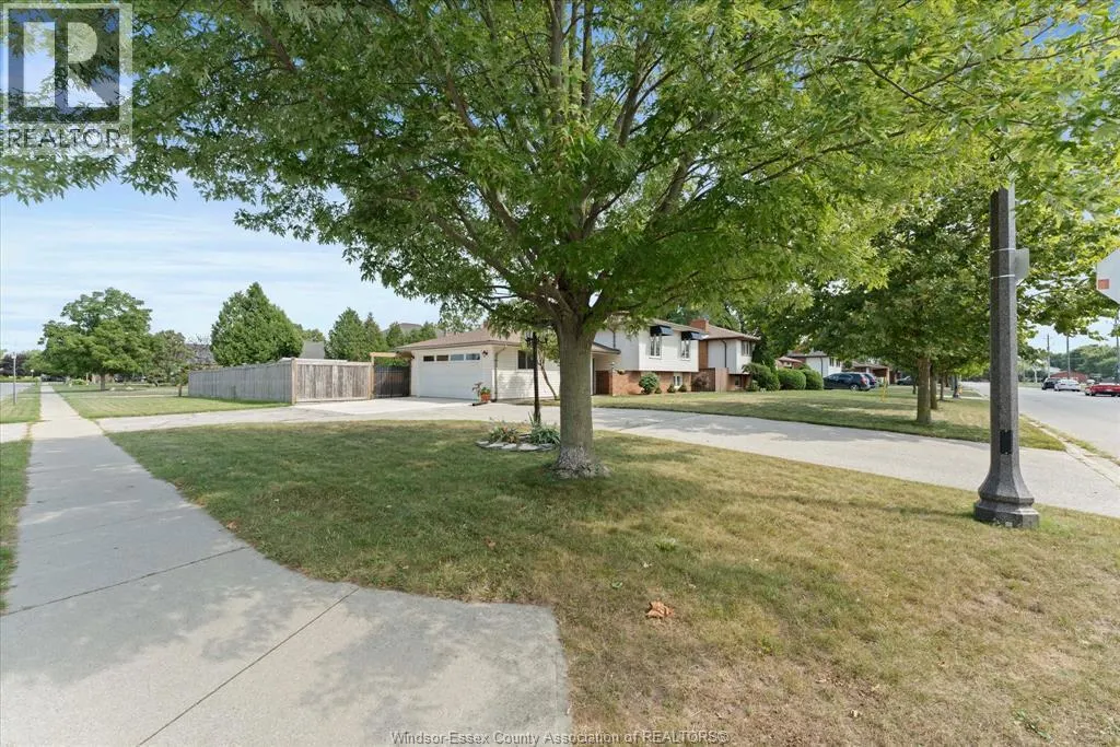 2402 St. Alphonse AVENUE