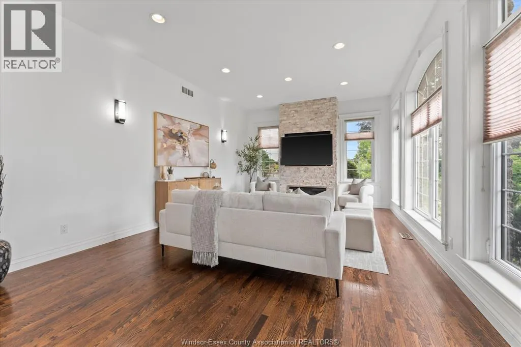 476 Mei Lin CRESCENT