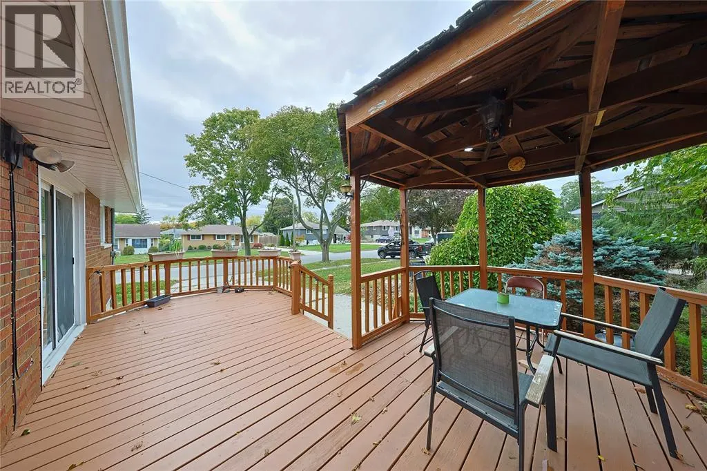 880 CHAMPLAIN ROAD