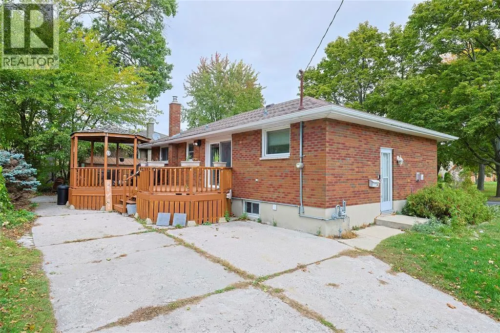 880 CHAMPLAIN ROAD