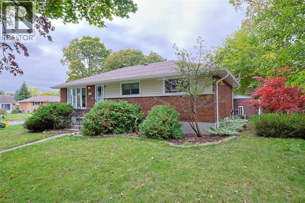 880 CHAMPLAIN ROAD