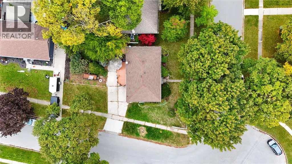 880 CHAMPLAIN ROAD