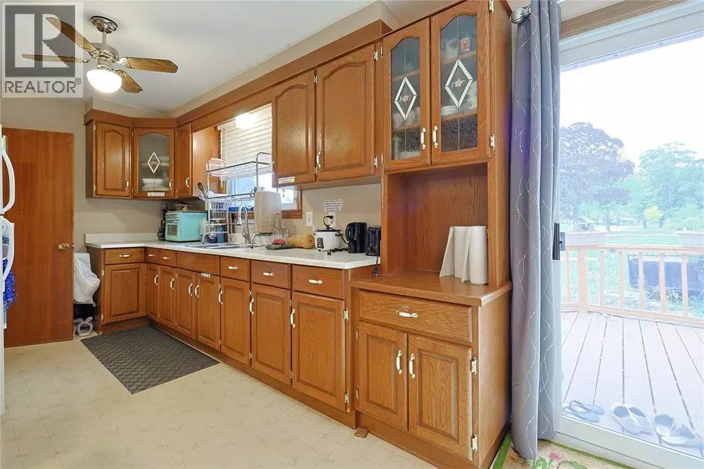 880 CHAMPLAIN ROAD