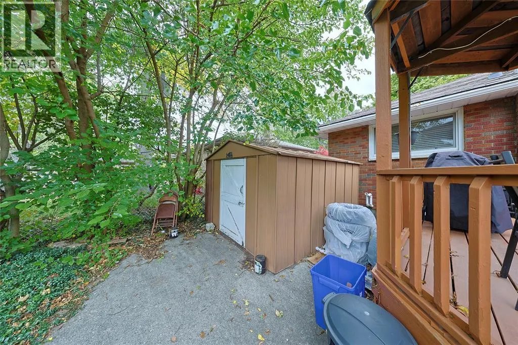 880 CHAMPLAIN ROAD