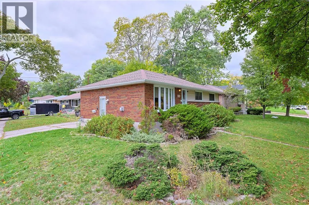 880 CHAMPLAIN ROAD