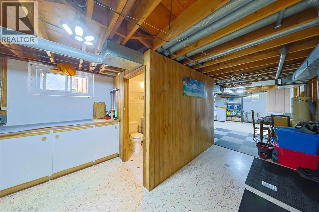 880 CHAMPLAIN ROAD