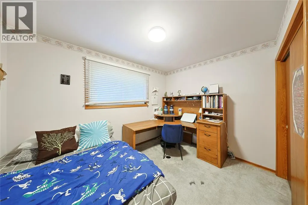 880 CHAMPLAIN ROAD