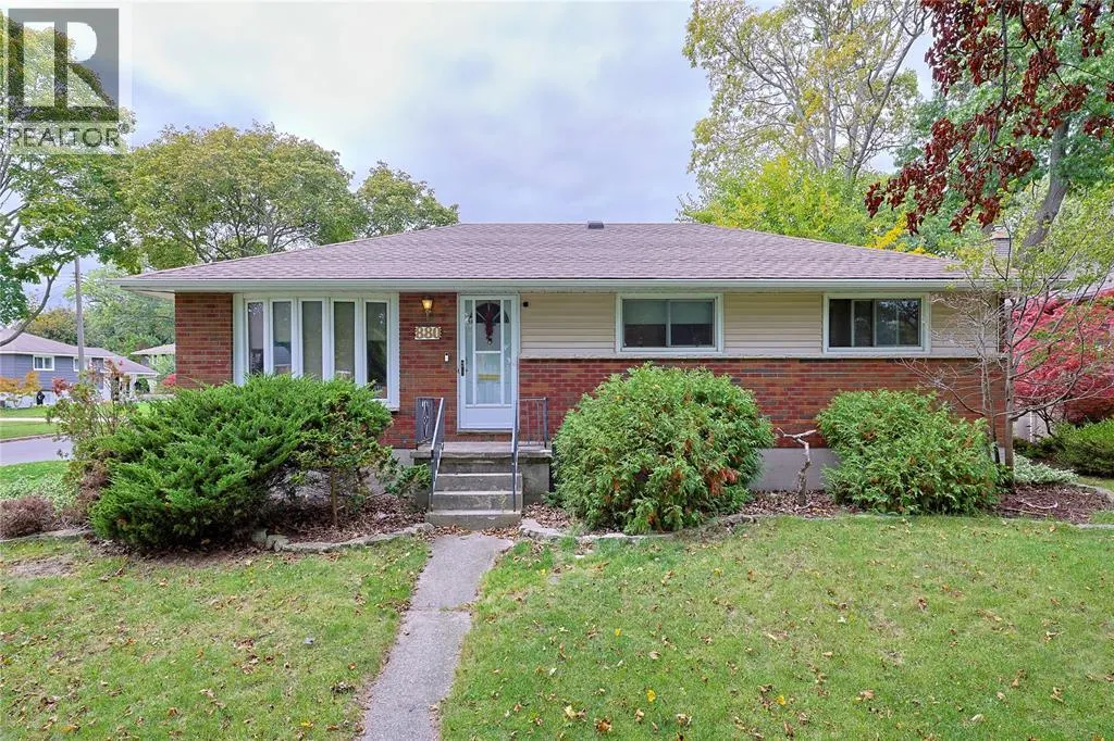 880 CHAMPLAIN ROAD