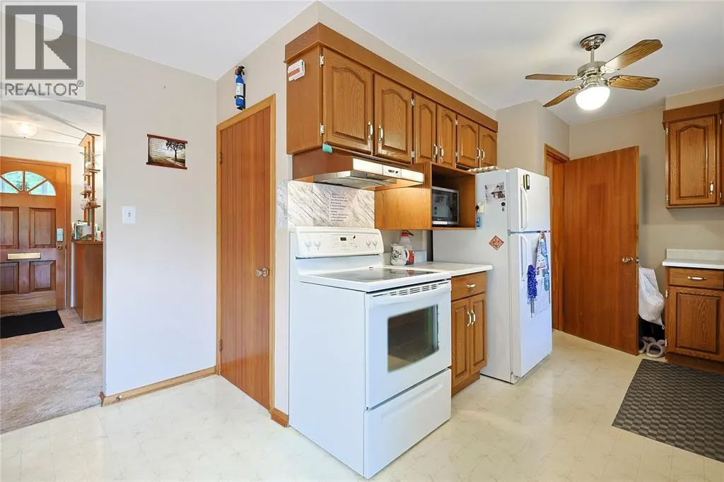 880 CHAMPLAIN ROAD