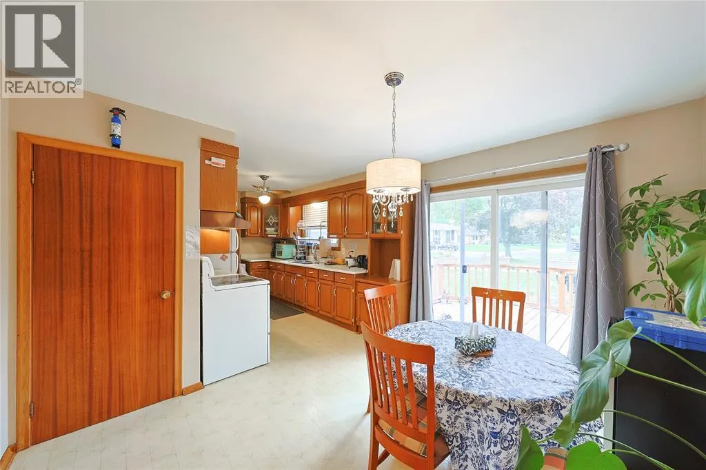 880 CHAMPLAIN ROAD