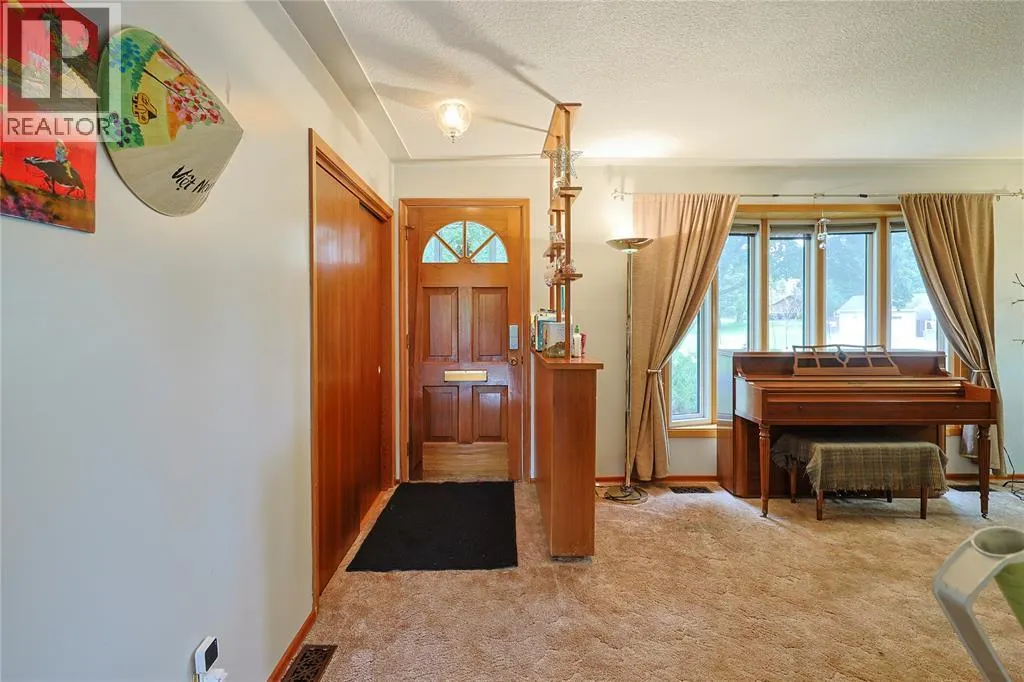 880 CHAMPLAIN ROAD