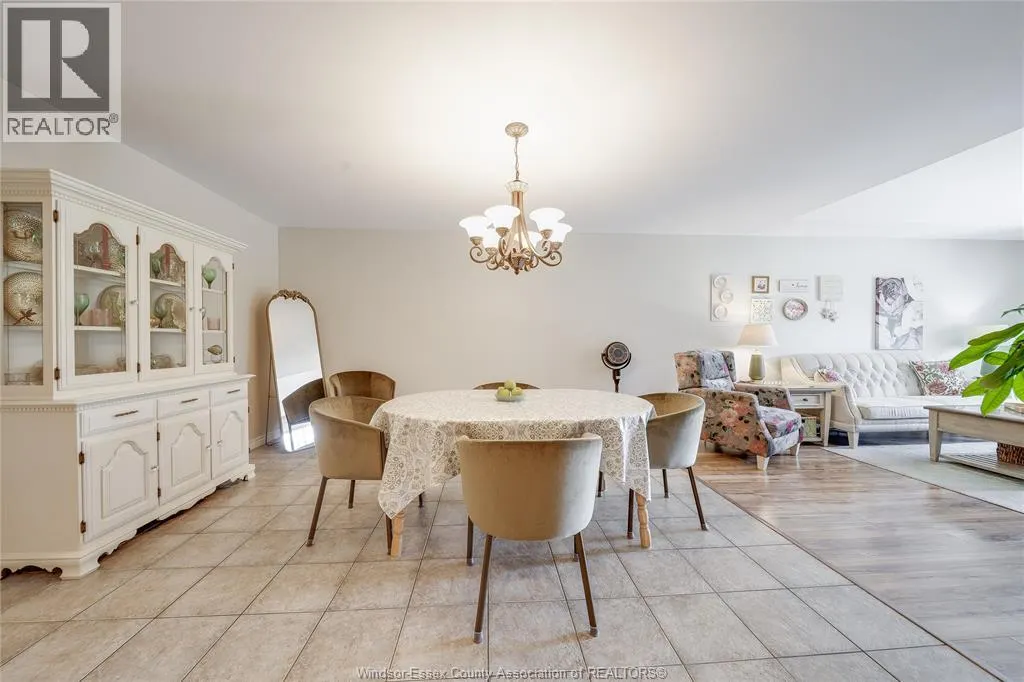 1971 LUXURY AVENUE