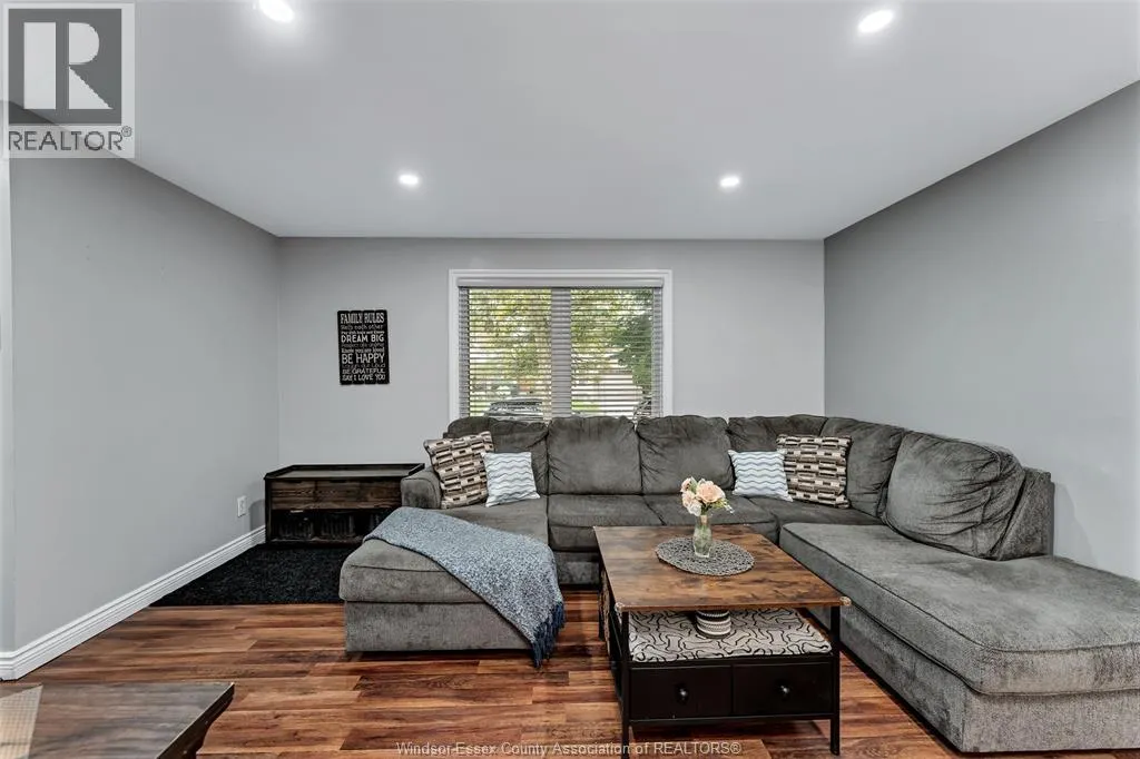 3090 FAIRLANE CRESCENT