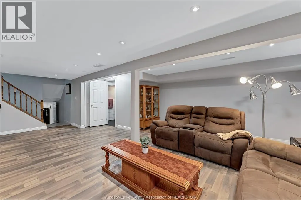 3090 FAIRLANE CRESCENT