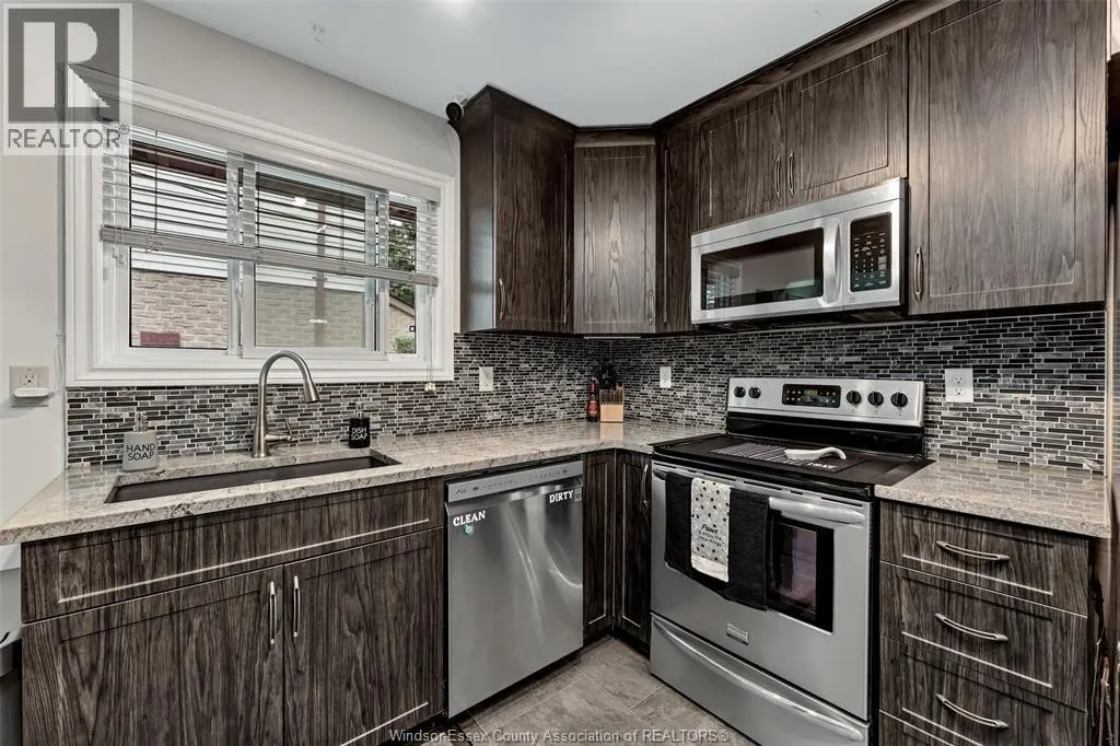 3090 FAIRLANE CRESCENT