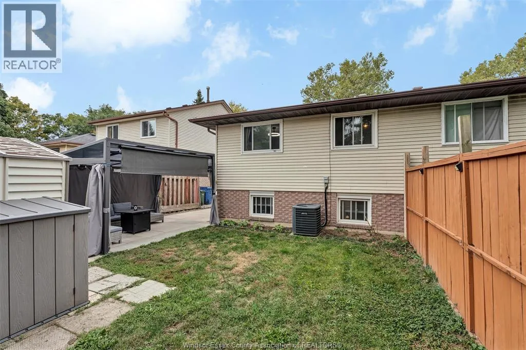 3090 FAIRLANE CRESCENT