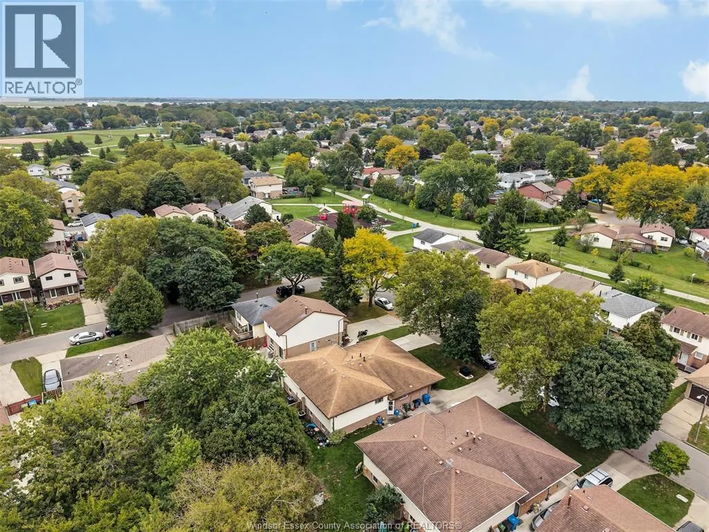 3090 FAIRLANE CRESCENT