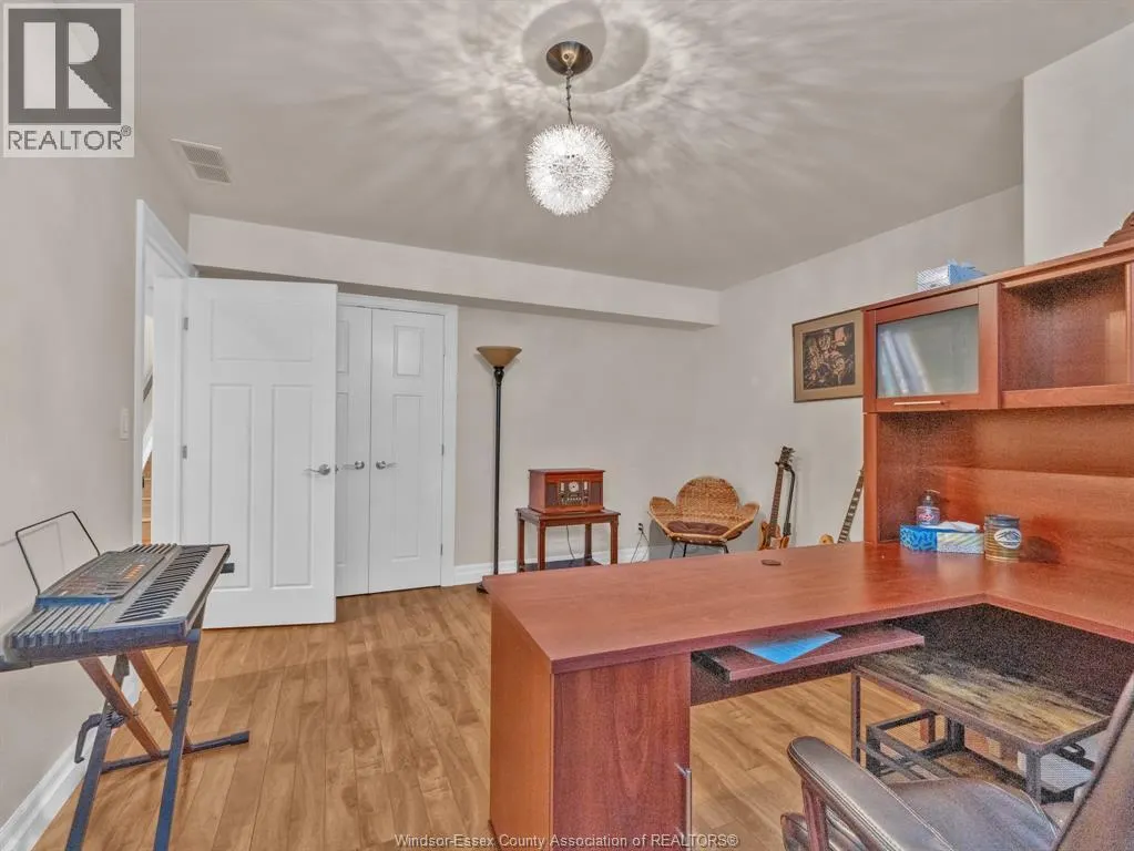 211 ROBSON