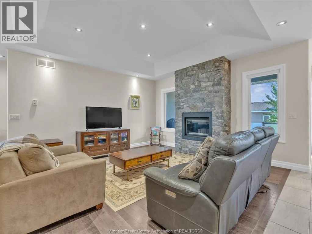 211 ROBSON