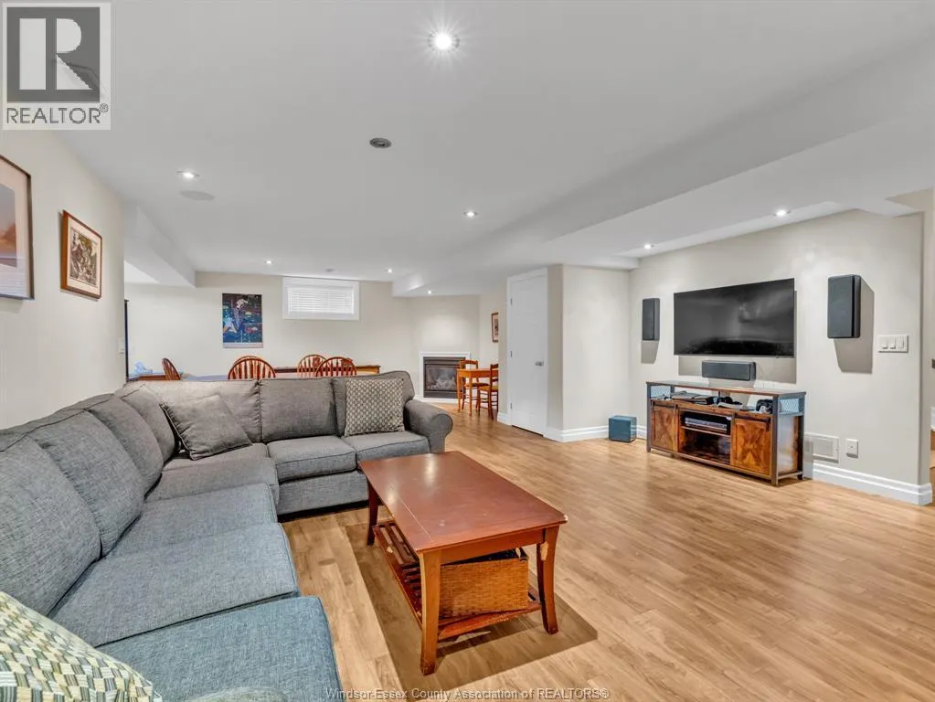 211 ROBSON