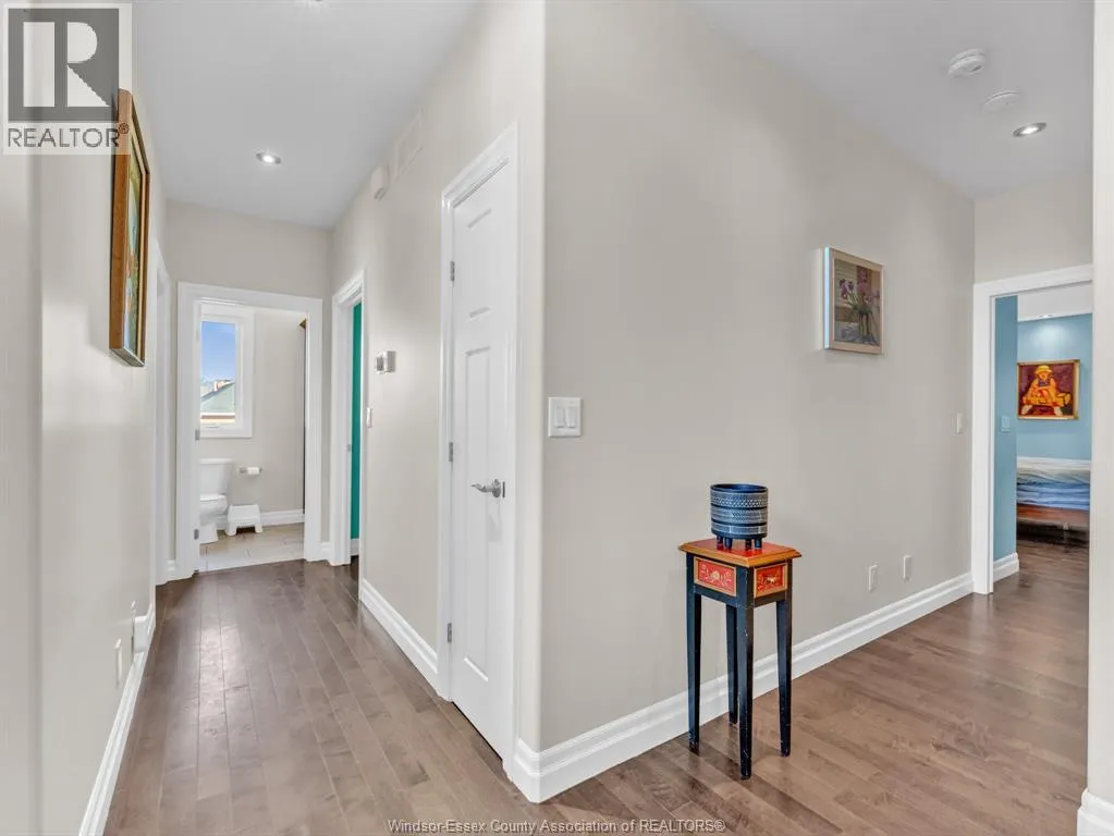 211 ROBSON