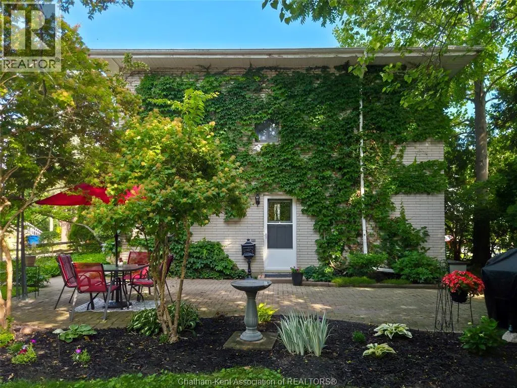 454 King STREET West