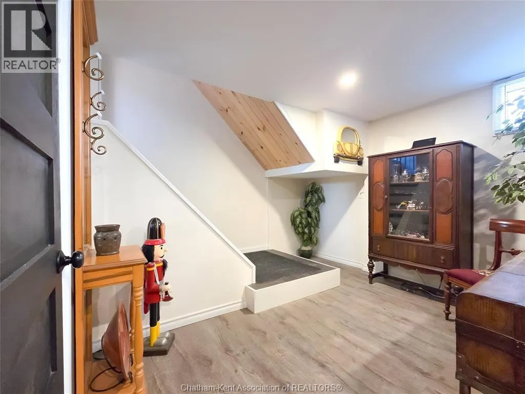 454 King STREET West