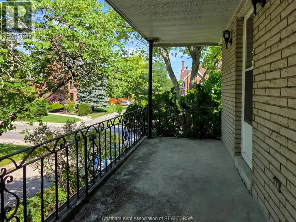 454 King STREET West