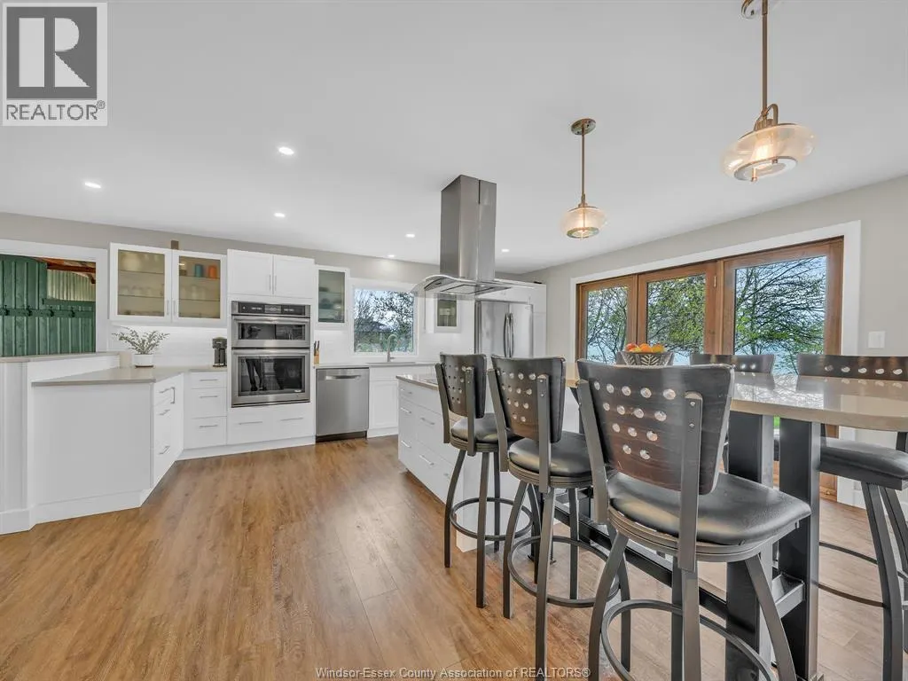 388 SEACLIFF DRIVE West