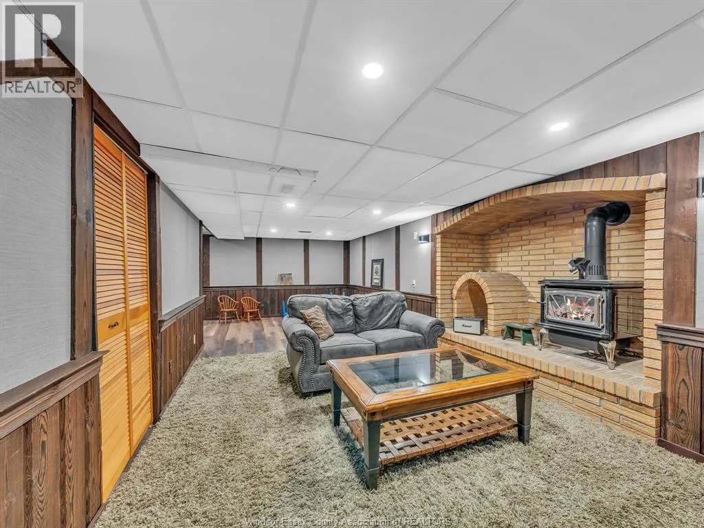 388 SEACLIFF DRIVE West