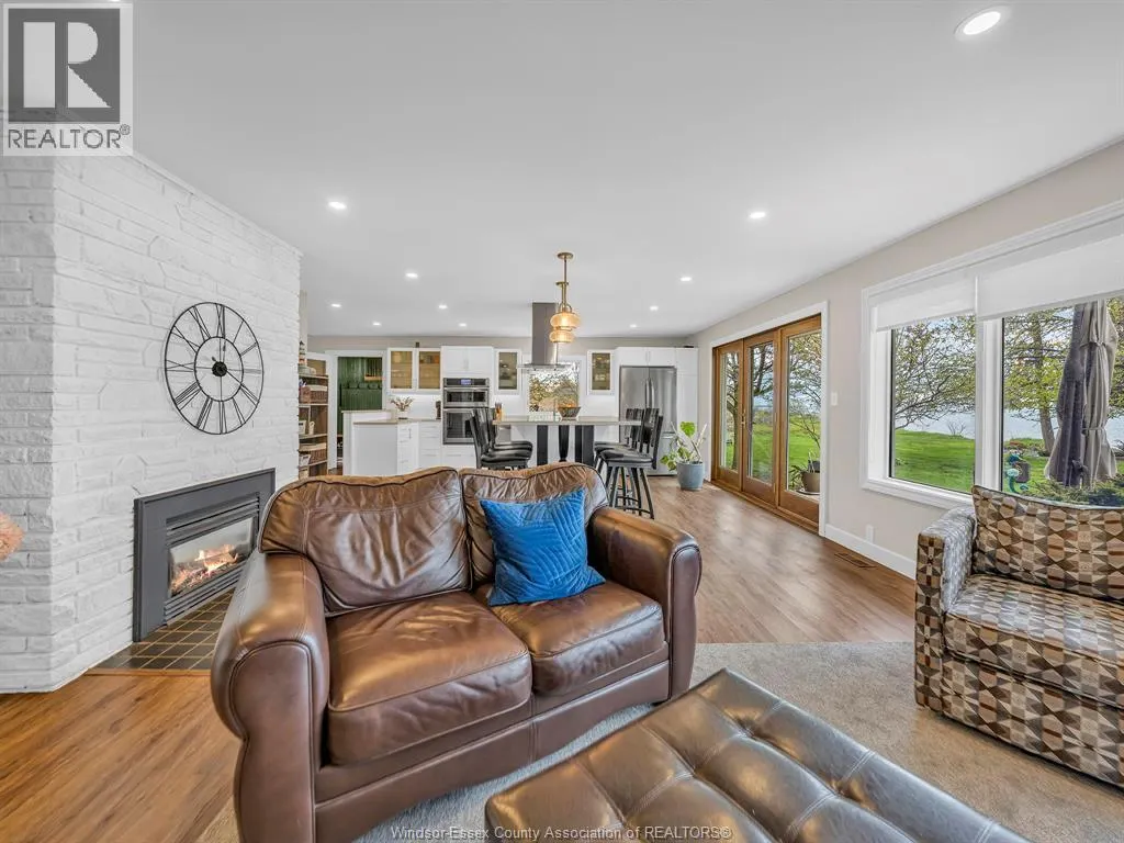 388 SEACLIFF DRIVE West