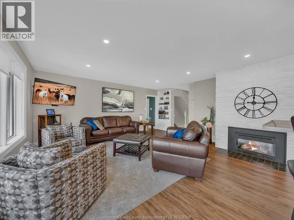 388 SEACLIFF DRIVE West