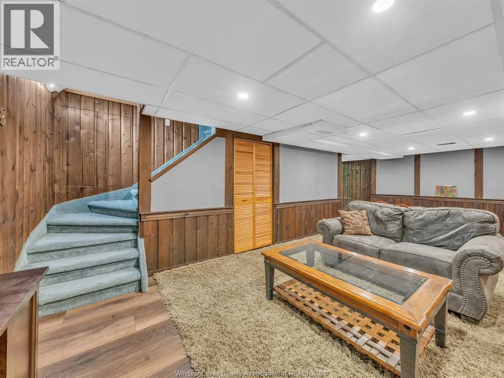 388 SEACLIFF DRIVE West