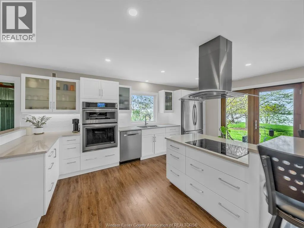 388 SEACLIFF DRIVE West