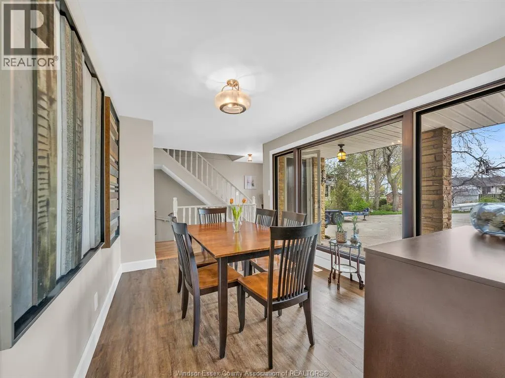 388 SEACLIFF DRIVE West