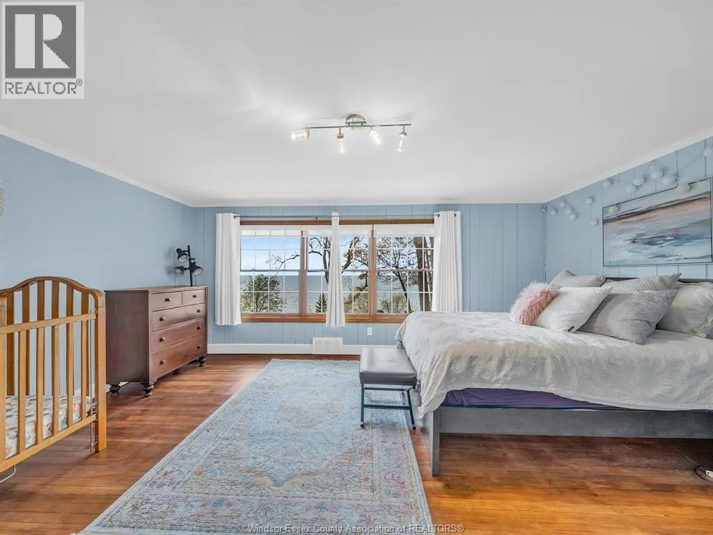388 SEACLIFF DRIVE West