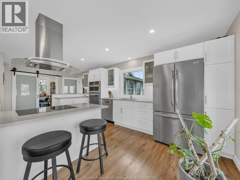 388 SEACLIFF DRIVE West