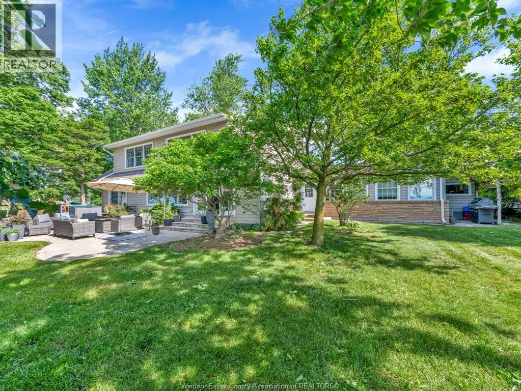 388 SEACLIFF DRIVE West