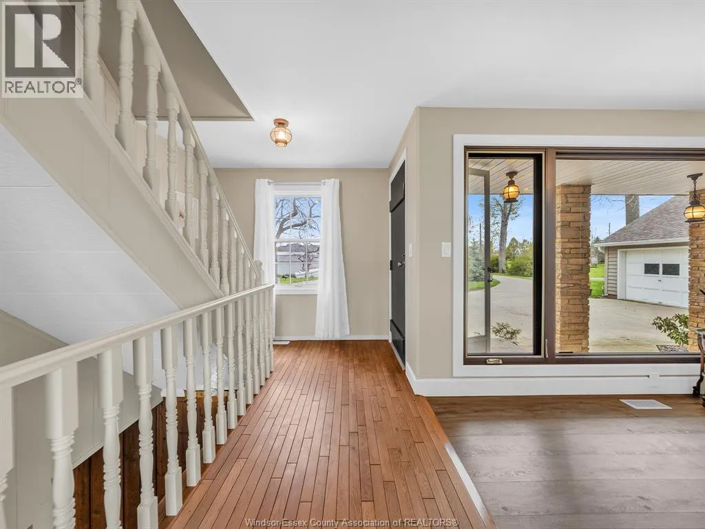 388 SEACLIFF DRIVE West