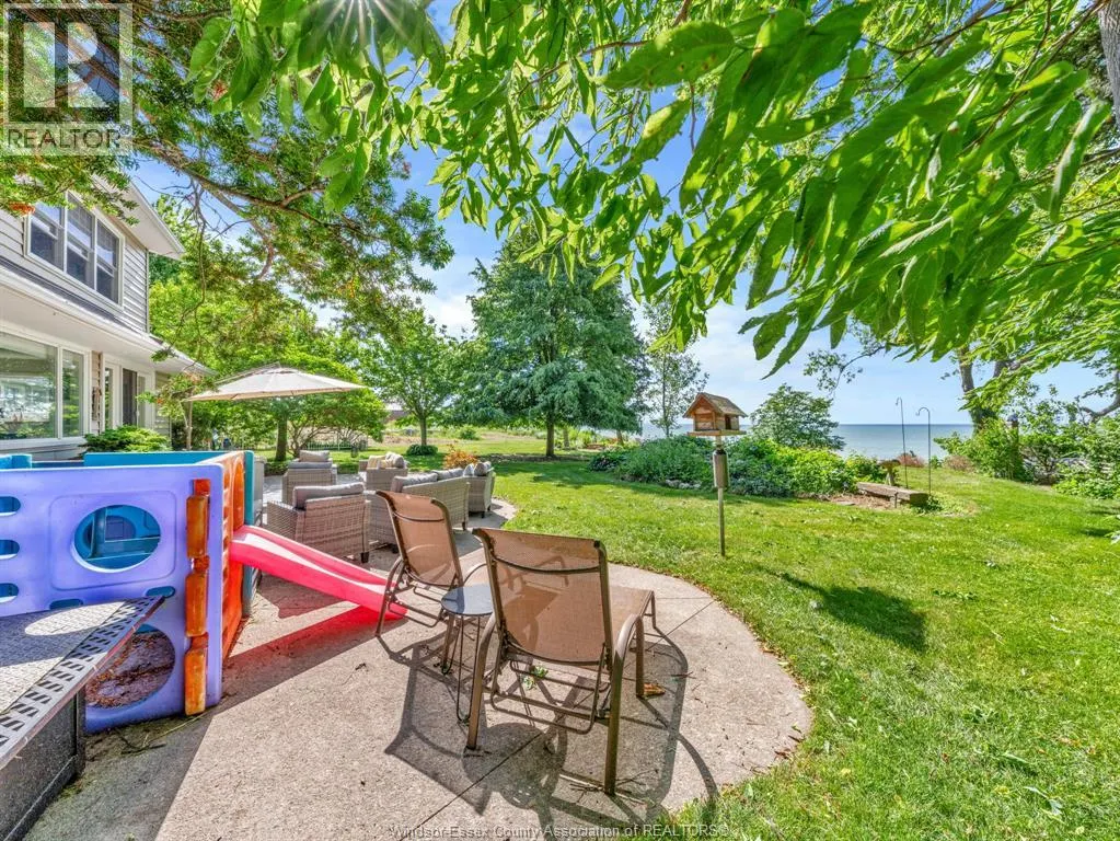 388 SEACLIFF DRIVE West
