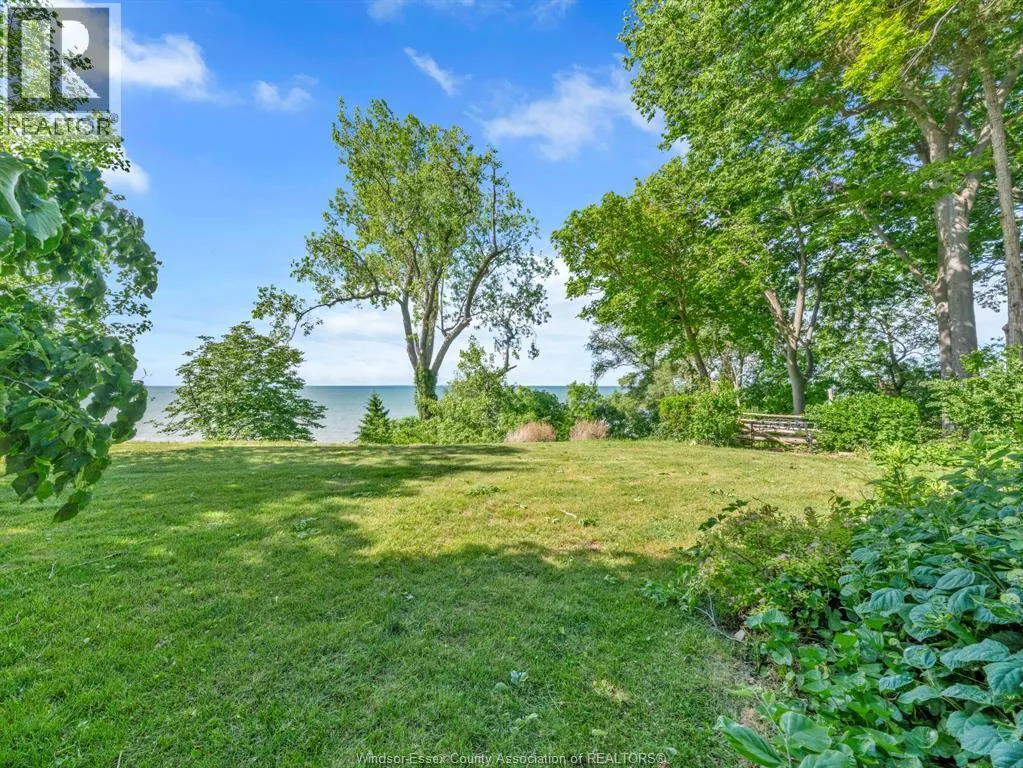 388 SEACLIFF DRIVE West