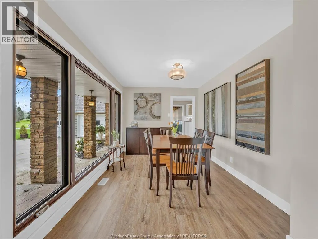 388 SEACLIFF DRIVE West