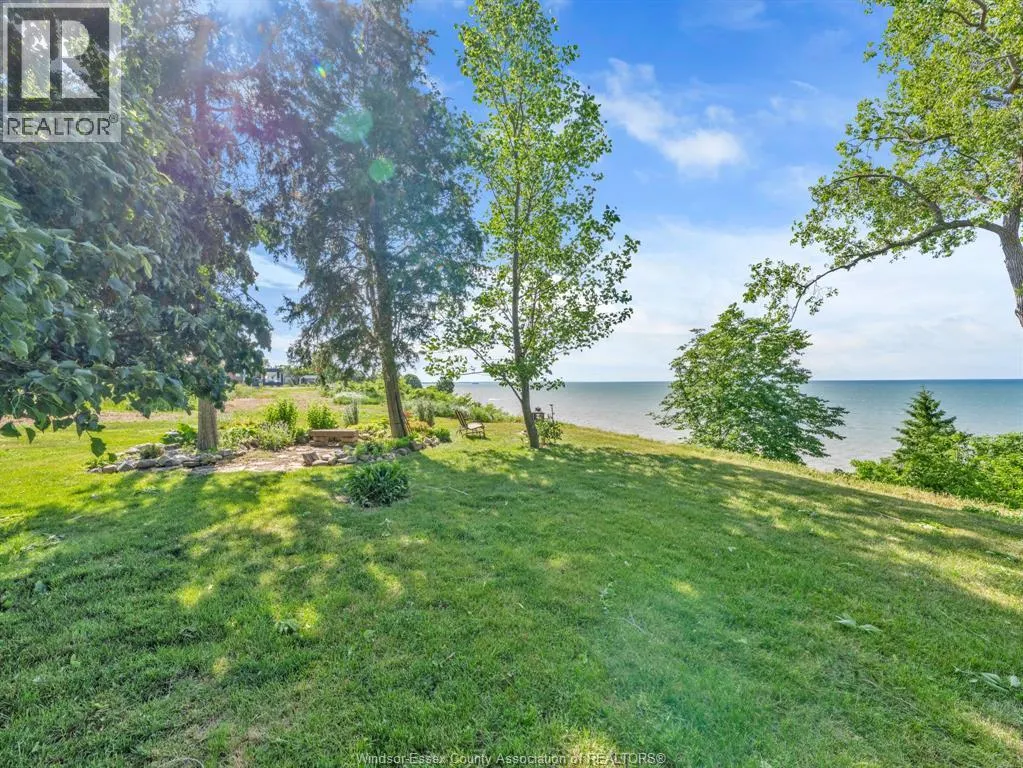 388 SEACLIFF DRIVE West