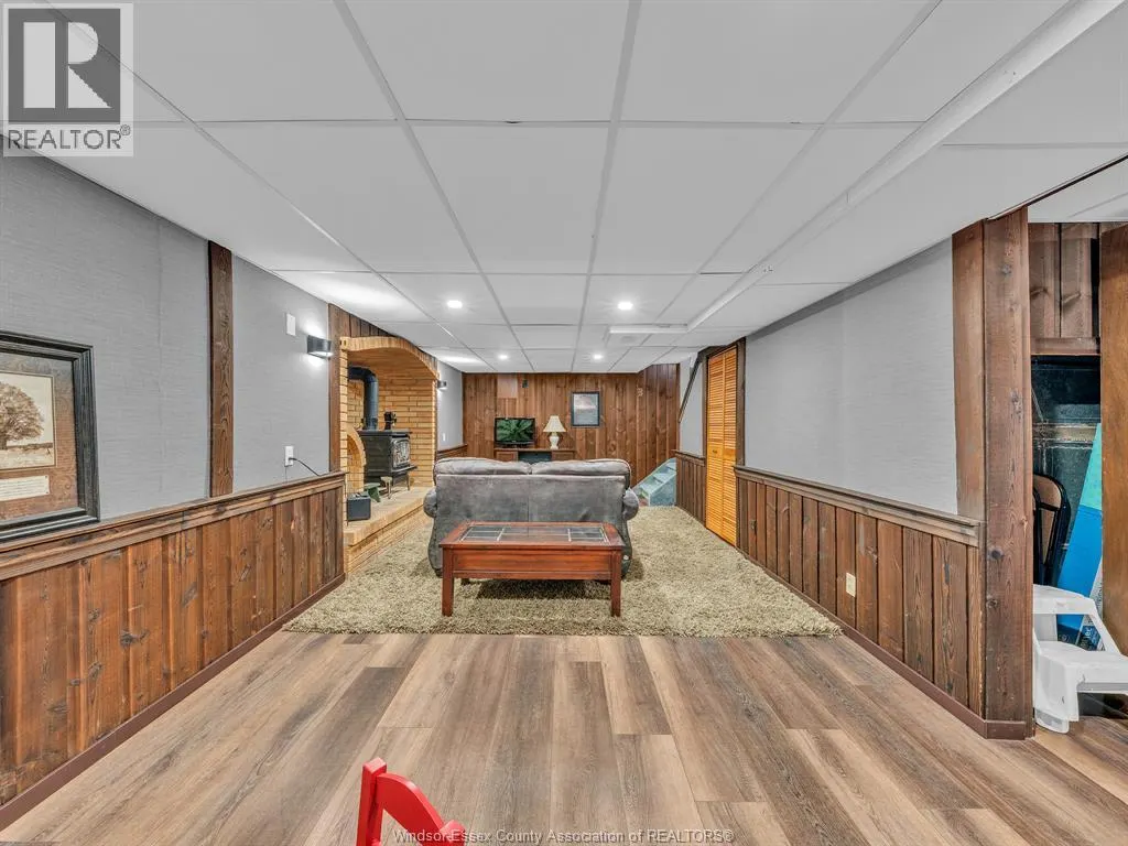 388 SEACLIFF DRIVE West